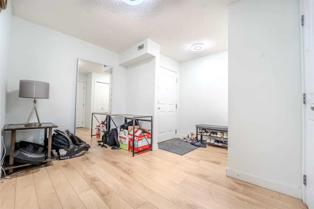 201, 7180 80 Avenue NE, Calgary — photo 5 of 21
