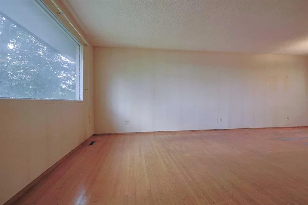 93 Winslow Crescent SW, Calgary — photo 5 of 35
