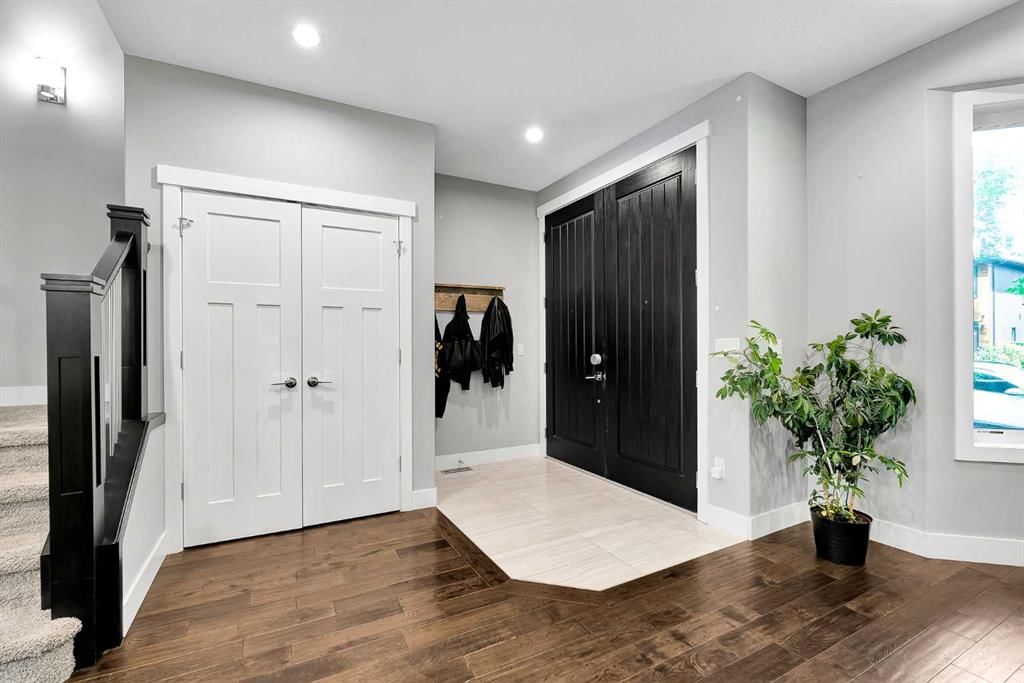 425 21 Avenue NW, Calgary — photo 4 of 48