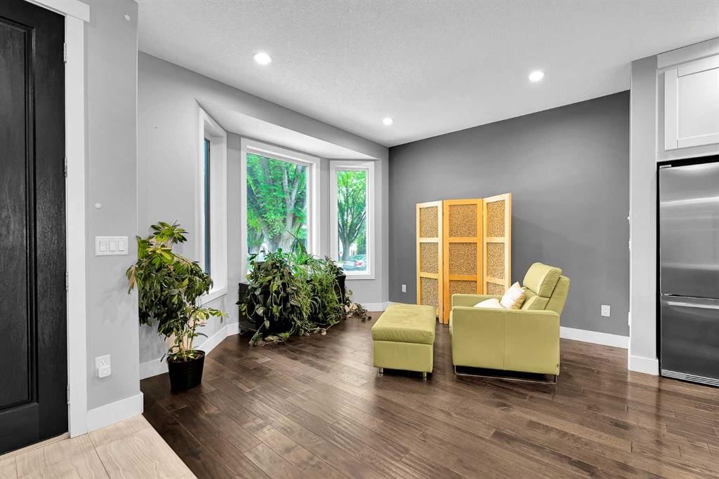 425 21 Avenue NW, Calgary — photo 5 of 48