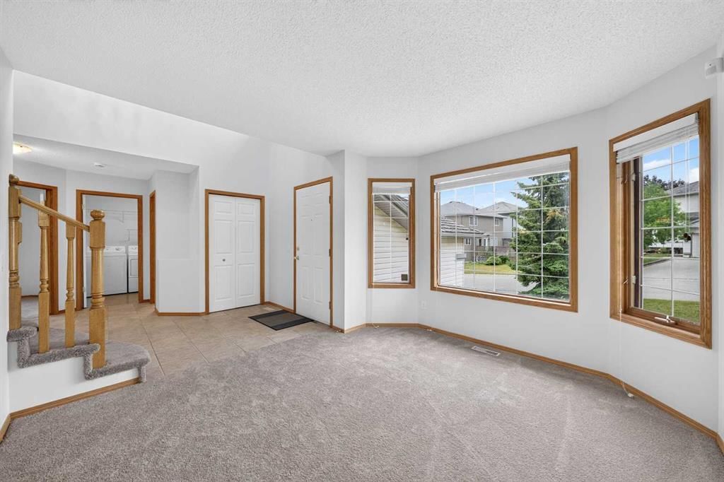 307 Edgeridge Gardens NW, Calgary — photo 2 of 44