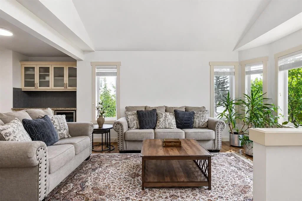 2888 Signal Hill Drive SW, Calgary — photo 5 of 50