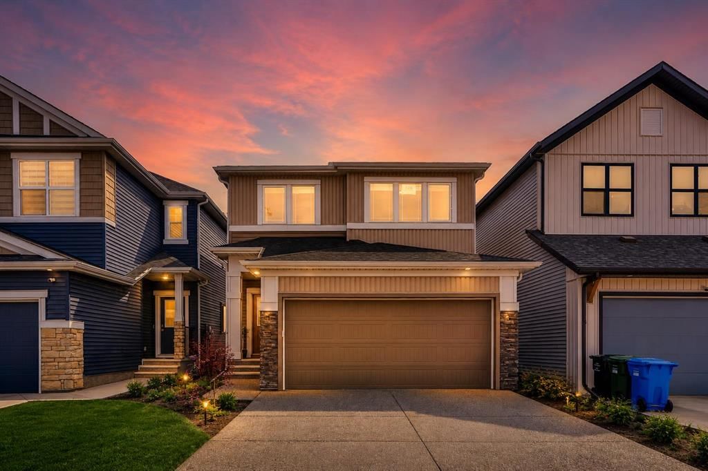 126 Hotchkiss Manor SE, Calgary — main listing photo