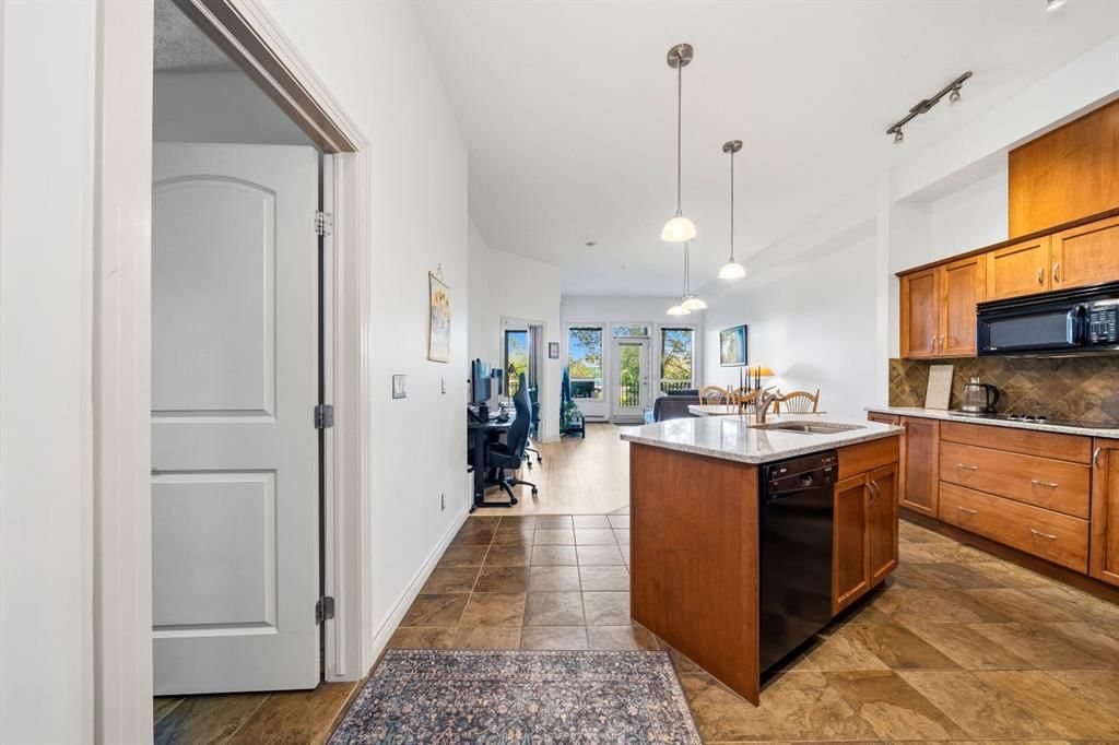 107, 3101 34 Avenue NW, Calgary — photo 4 of 33