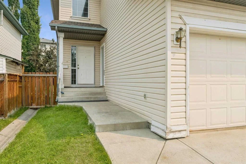 181 Tuscarora Place NW, Calgary — photo 5 of 27