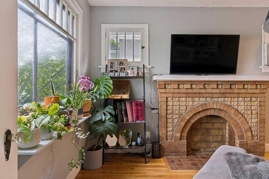 2115 14 Street SW, Calgary — photo 2 of 32