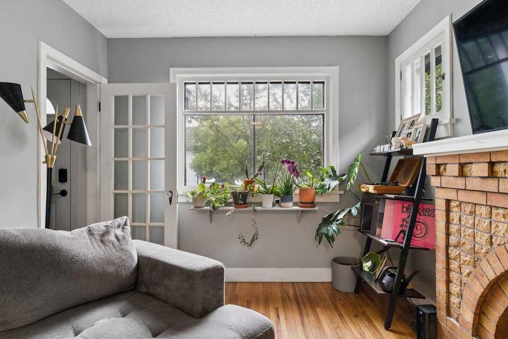 2115 14 Street SW, Calgary — photo 3 of 32