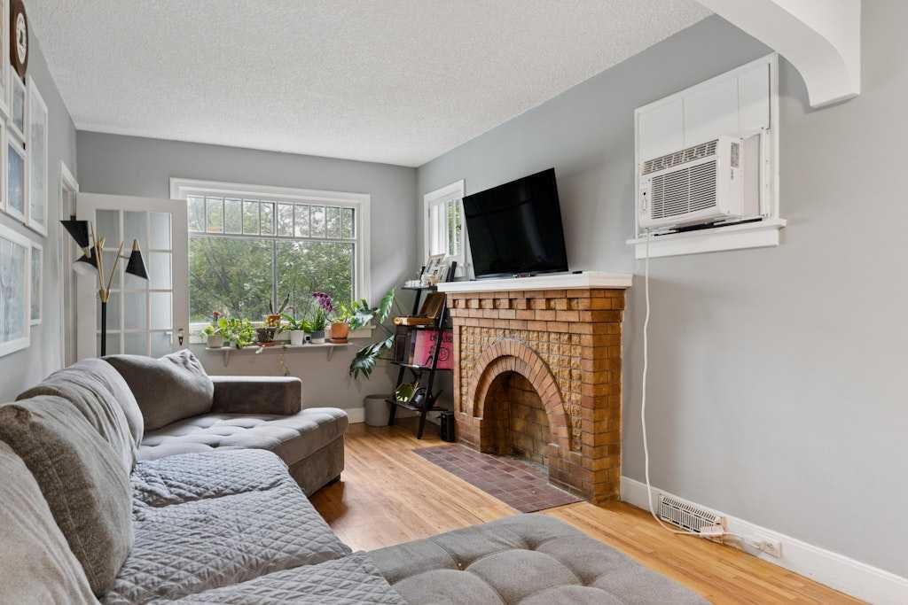 2115 14 Street SW, Calgary — photo 4 of 32