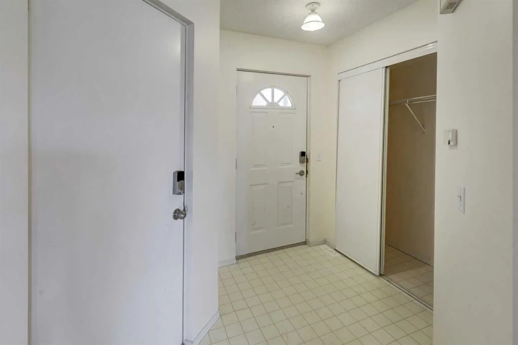 57 SANDPIPER Lane NW, Calgary — photo 3 of 30
