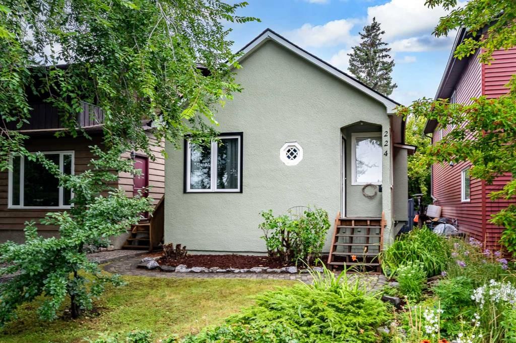 224 30 Avenue NE, Calgary — main listing photo