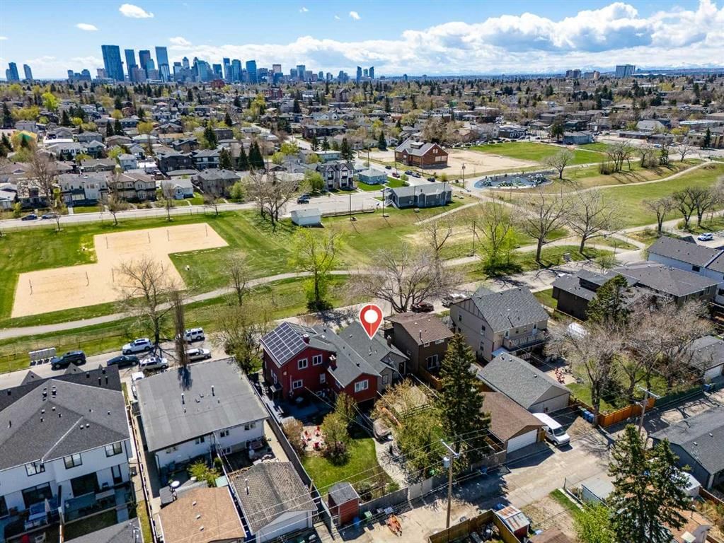 224 30 Avenue NE, Calgary — photo 4 of 40