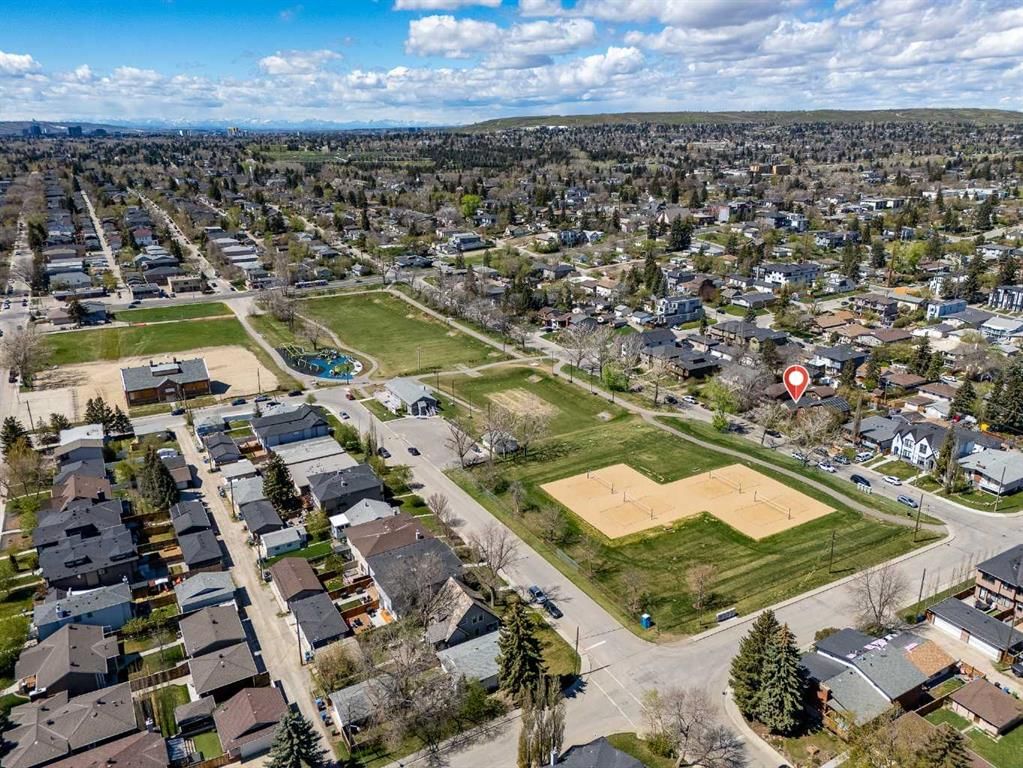 224 30 Avenue NE, Calgary — photo 5 of 40