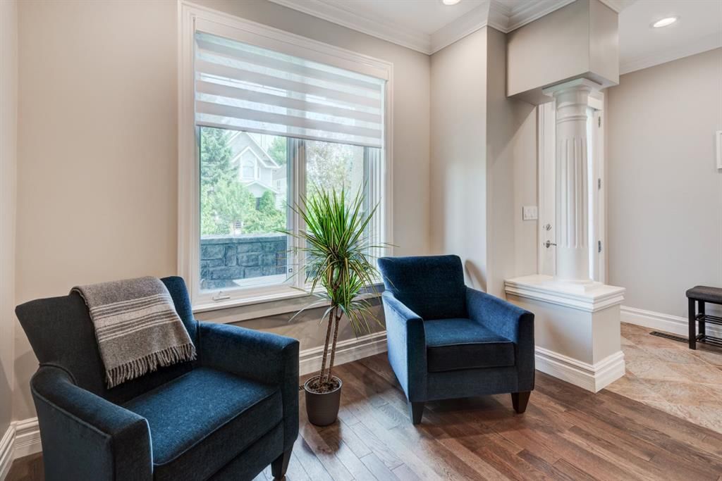 115 15 Street NW, Calgary — photo 5 of 36