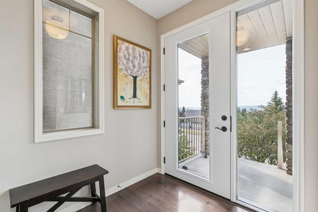 7520 Springbank Way SW, Calgary — photo 2 of 50