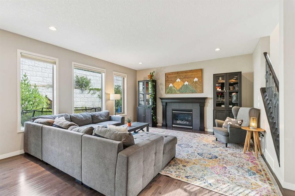 7520 Springbank Way SW, Calgary — photo 3 of 50