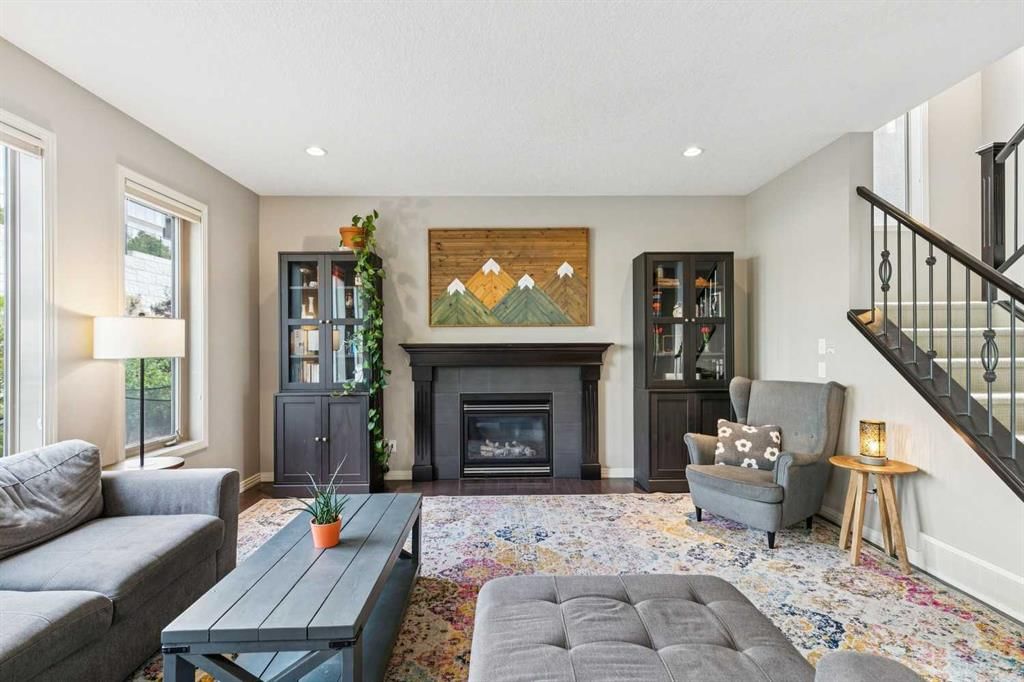 7520 Springbank Way SW, Calgary — photo 4 of 50