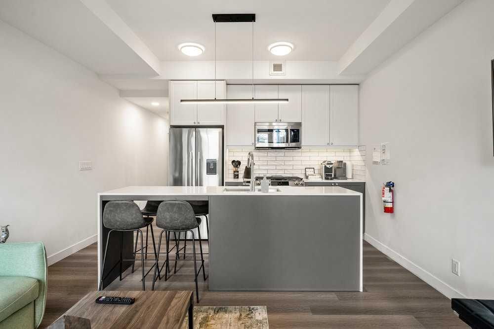 323 9A Street NW, Calgary — photo 4 of 16