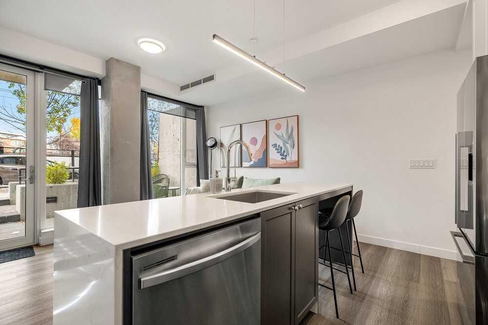 323 9A Street NW, Calgary — photo 5 of 16