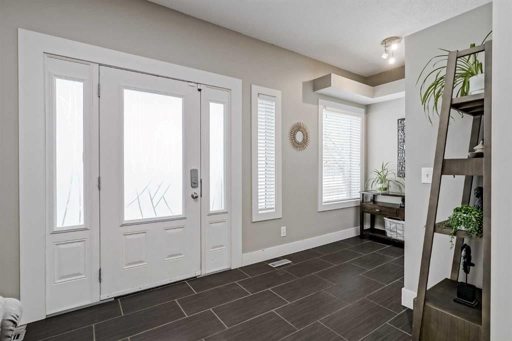 260 Chaparral Ridge Circle SE, Calgary — photo 4 of 50