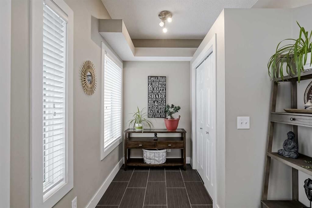 260 Chaparral Ridge Circle SE, Calgary — photo 5 of 50