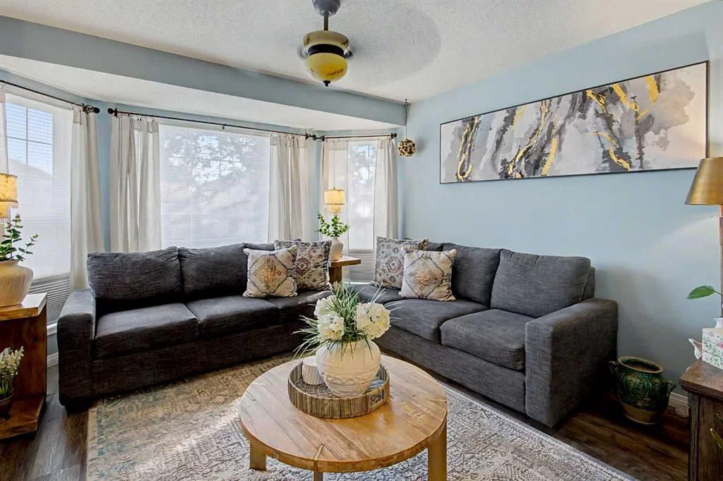 180 Country Hills Heights NW, Calgary — photo 5 of 46