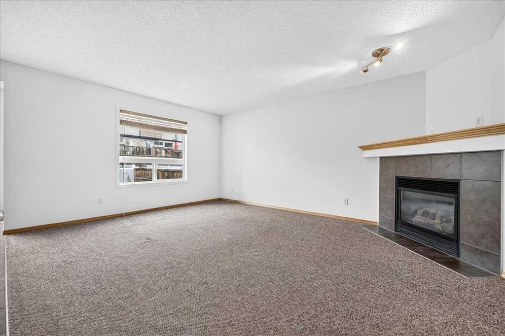 177 Royal Birch Terrace NW, Calgary — photo 4 of 49