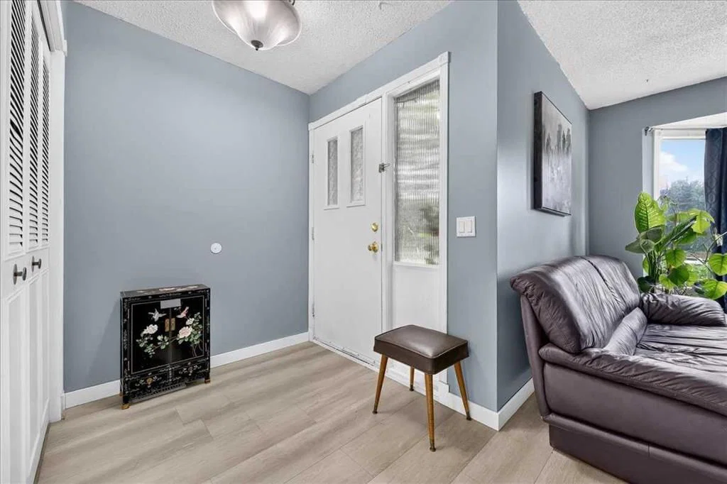 672 Whiteridge Way NE, Calgary — photo 2 of 38