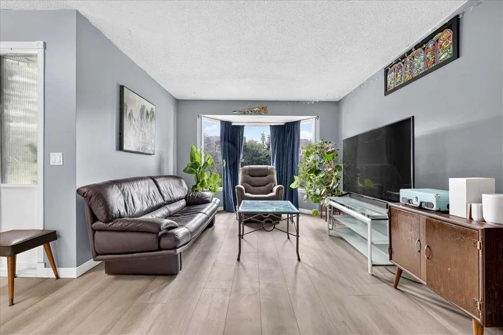672 Whiteridge Way NE, Calgary — photo 5 of 38