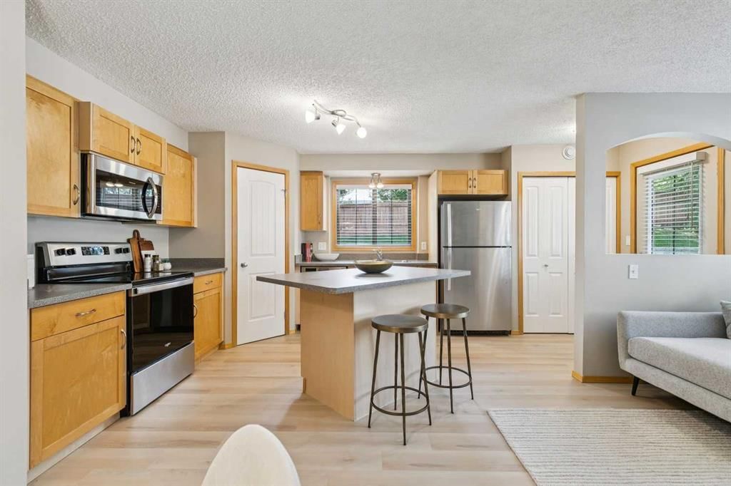 106, 7 Everridge Square SW, Calgary — photo 4 of 25