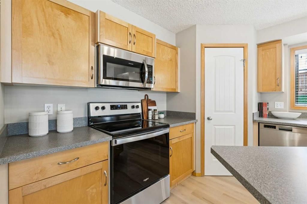 106, 7 Everridge Square SW, Calgary — photo 5 of 25