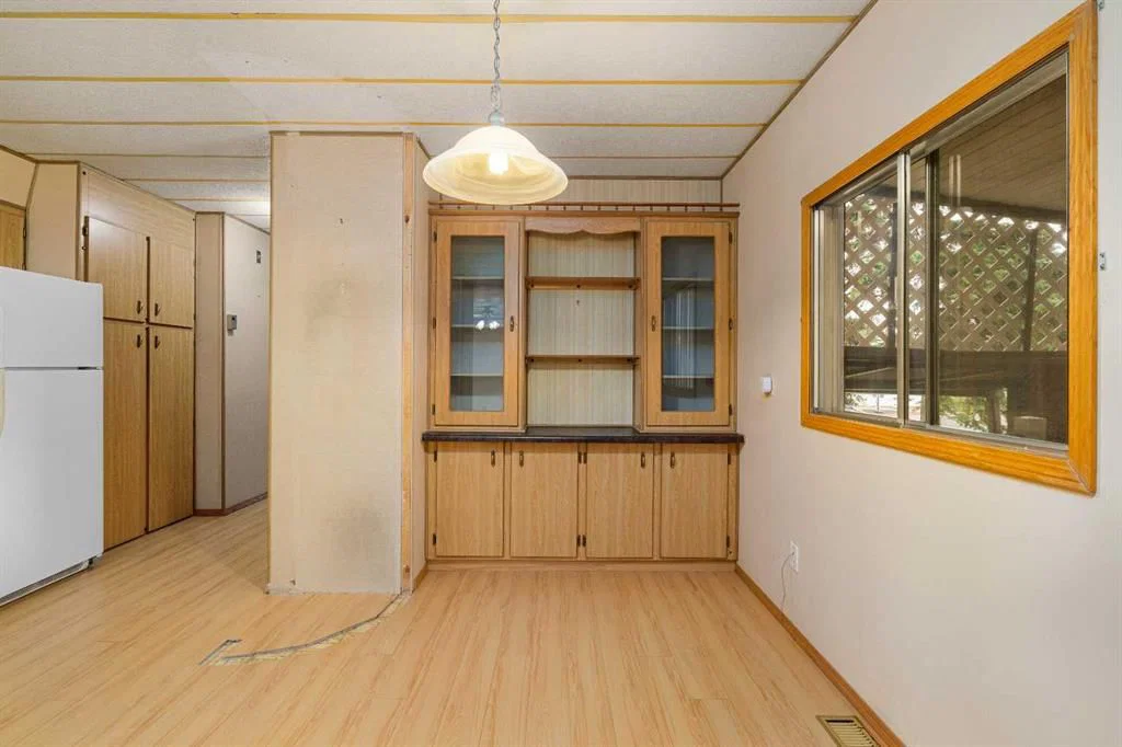 364 Burroughs Circle NE, Calgary — photo 3 of 26