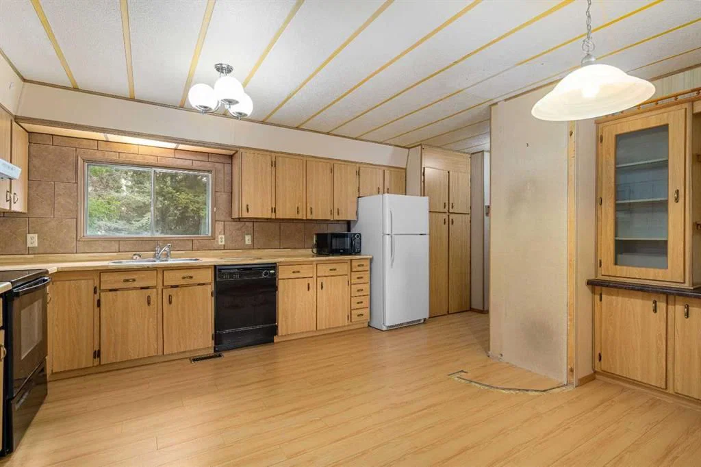 364 Burroughs Circle NE, Calgary — photo 4 of 26