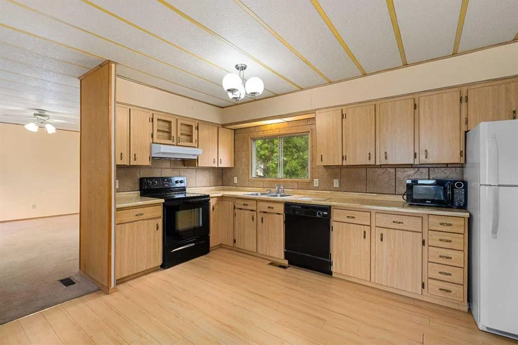 364 Burroughs Circle NE, Calgary — photo 5 of 26