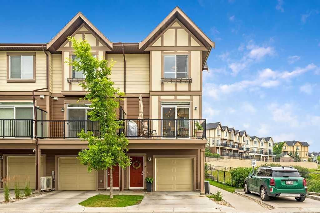 119 Sherwood Lane NW, Calgary — photo 3 of 48