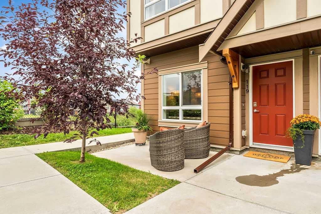 119 Sherwood Lane NW, Calgary — photo 4 of 48