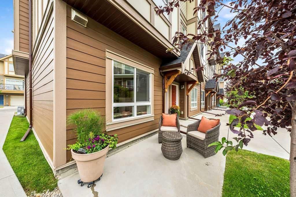 119 Sherwood Lane NW, Calgary — photo 5 of 48
