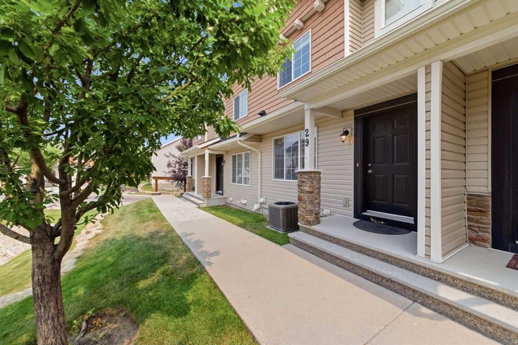 29 Pantego Lane NW, Calgary — photo 3 of 36