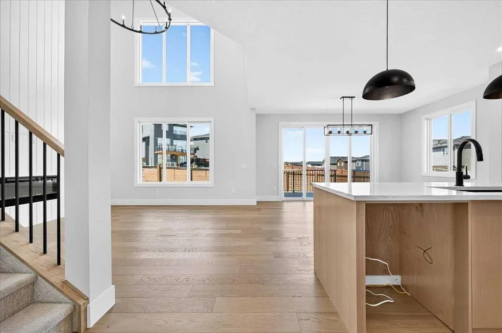 560 Livingston Way NE, Calgary — photo 3 of 50