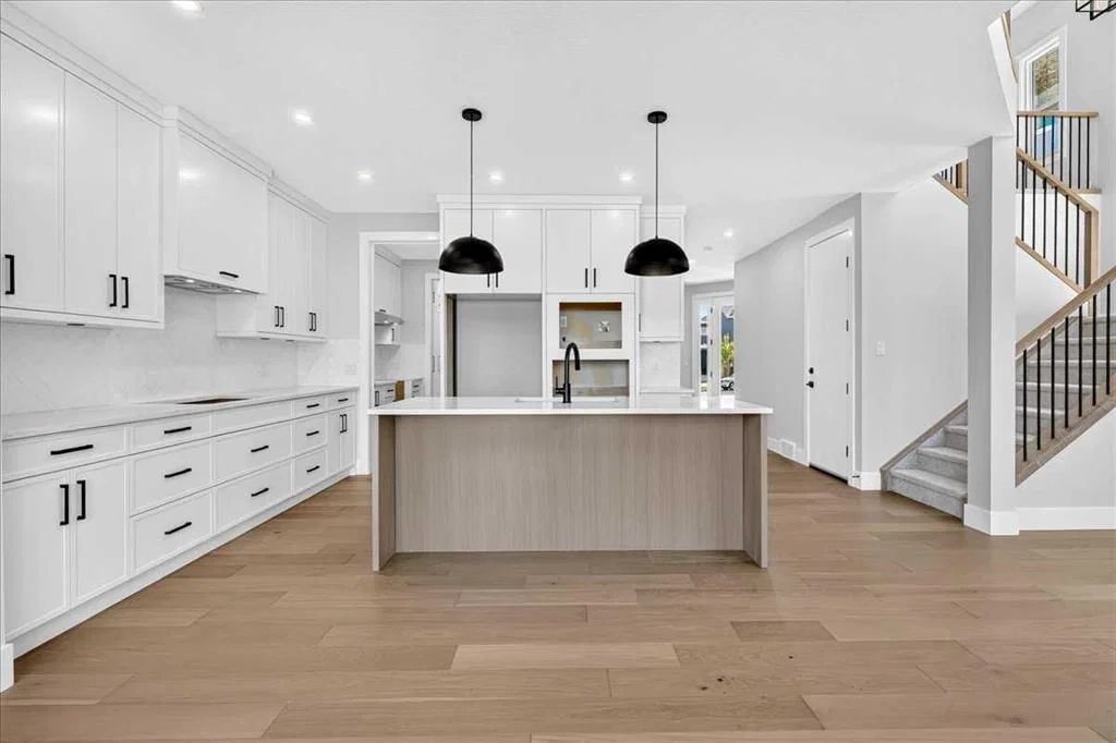 560 Livingston Way NE, Calgary — photo 5 of 50