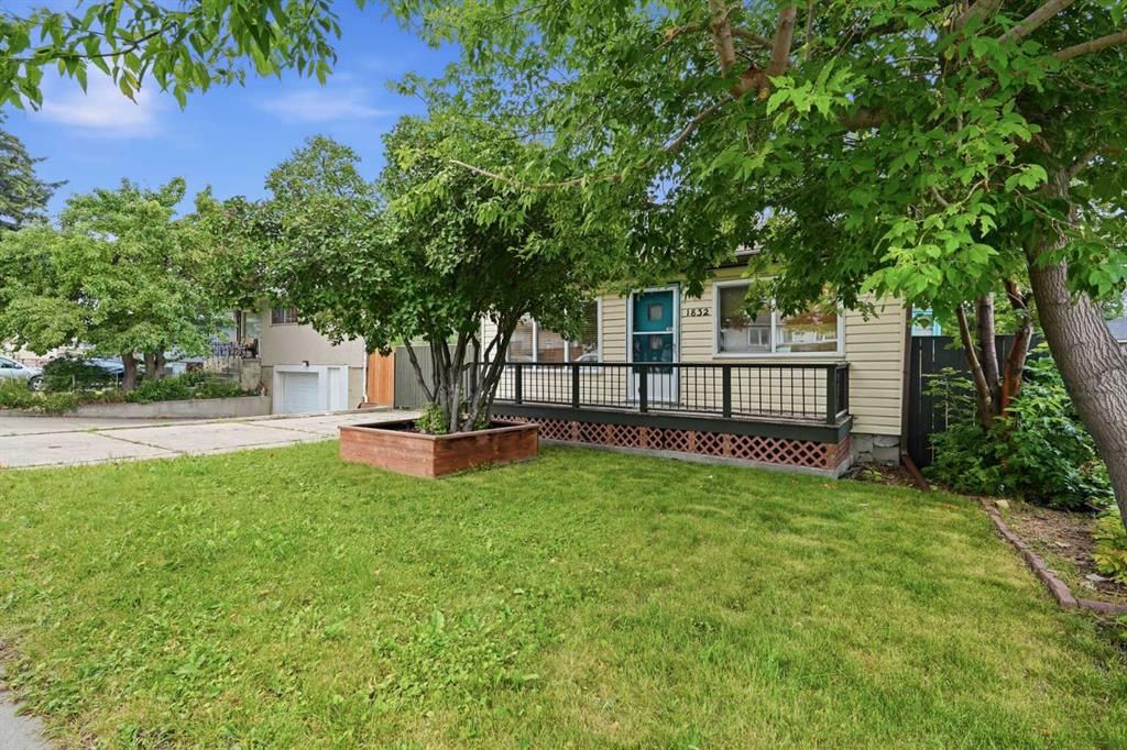 1832 43 Street SE, Calgary — photo 2 of 30
