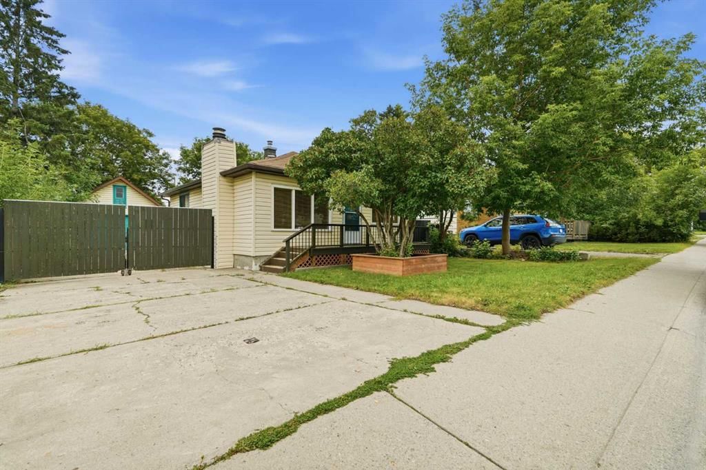 1832 43 Street SE, Calgary — photo 3 of 30