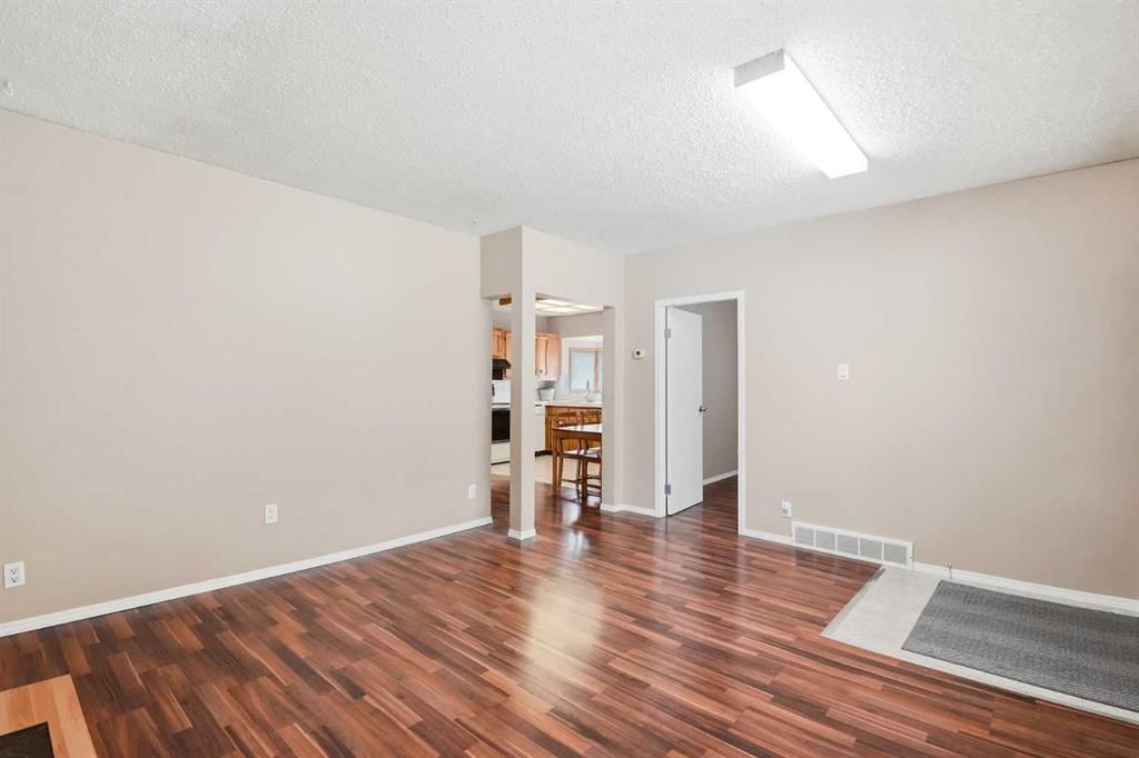 1832 43 Street SE, Calgary — photo 4 of 30
