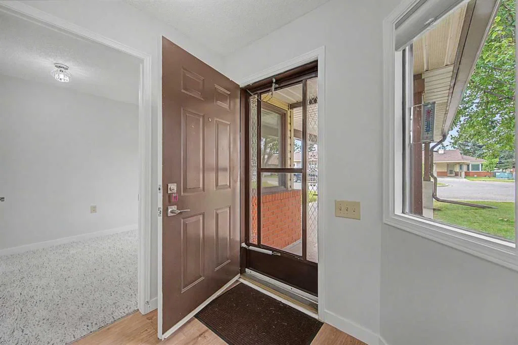 2640 Dovely Court SE, Calgary — photo 2 of 46