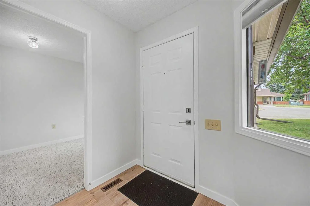2640 Dovely Court SE, Calgary — photo 3 of 46