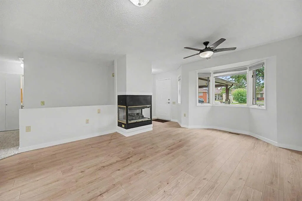 2640 Dovely Court SE, Calgary — photo 4 of 46