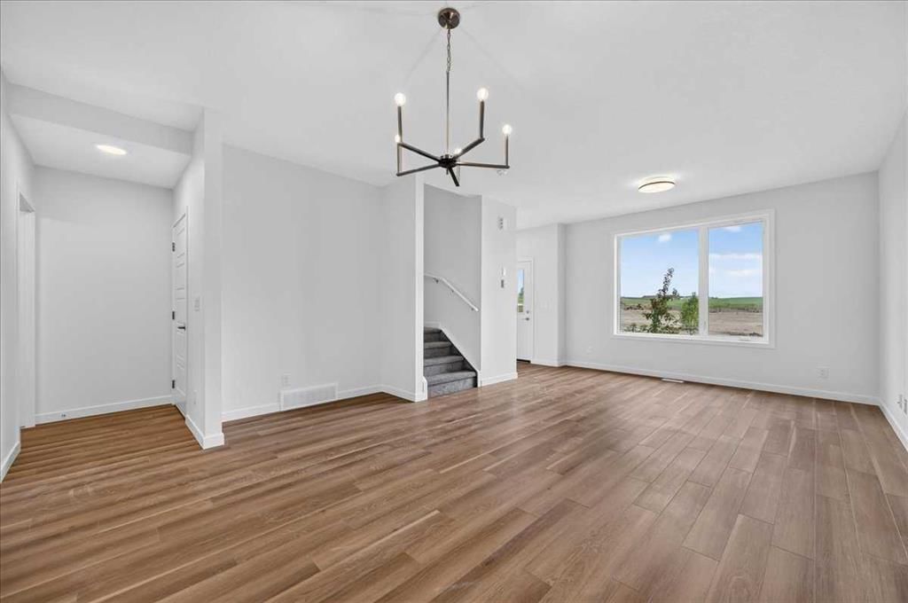 2081 Vantage Way SW, Airdrie — photo 4 of 32