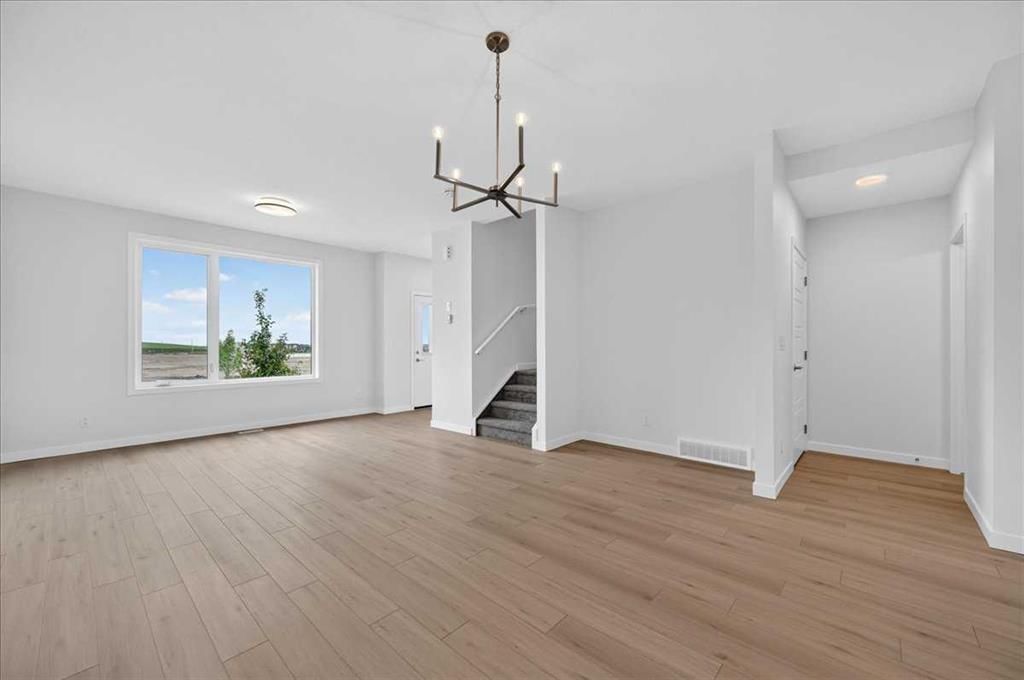 2085 Vantage Way SW, Airdrie — photo 3 of 33