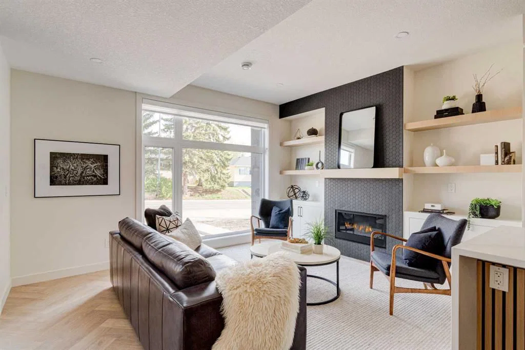 1923 26 Avenue SW, Calgary — photo 3 of 34