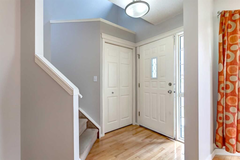 33 Everstone Avenue SW, Calgary — photo 3 of 34