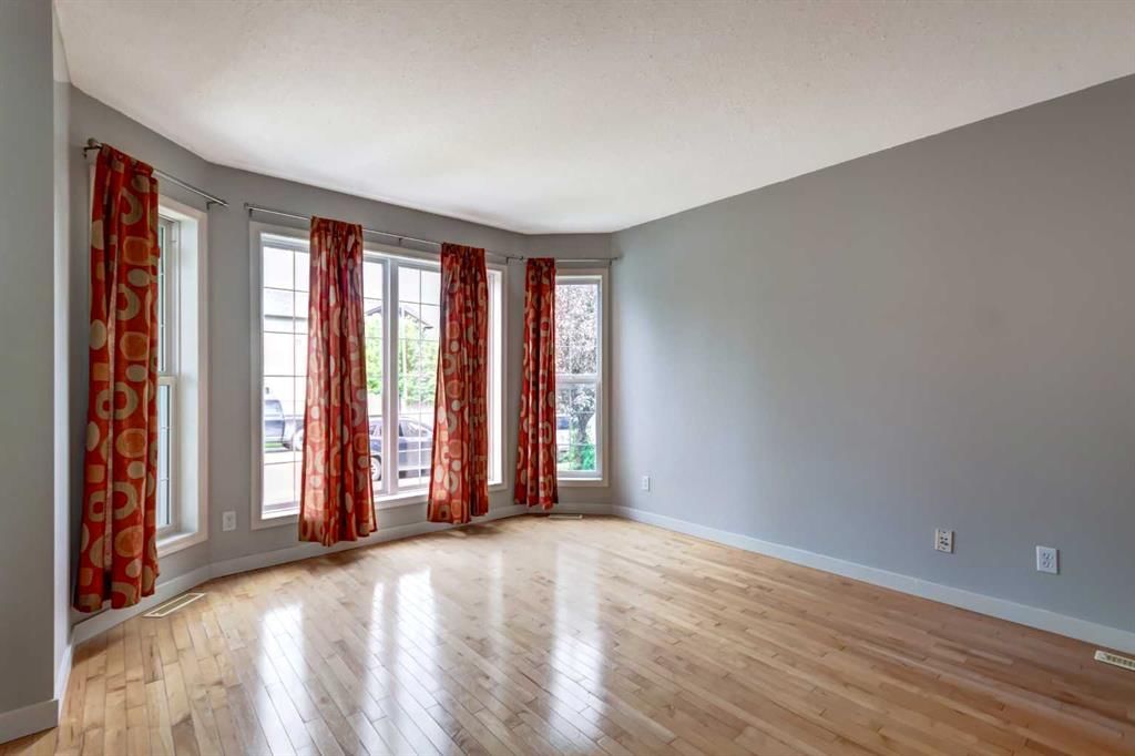 33 Everstone Avenue SW, Calgary — photo 4 of 34
